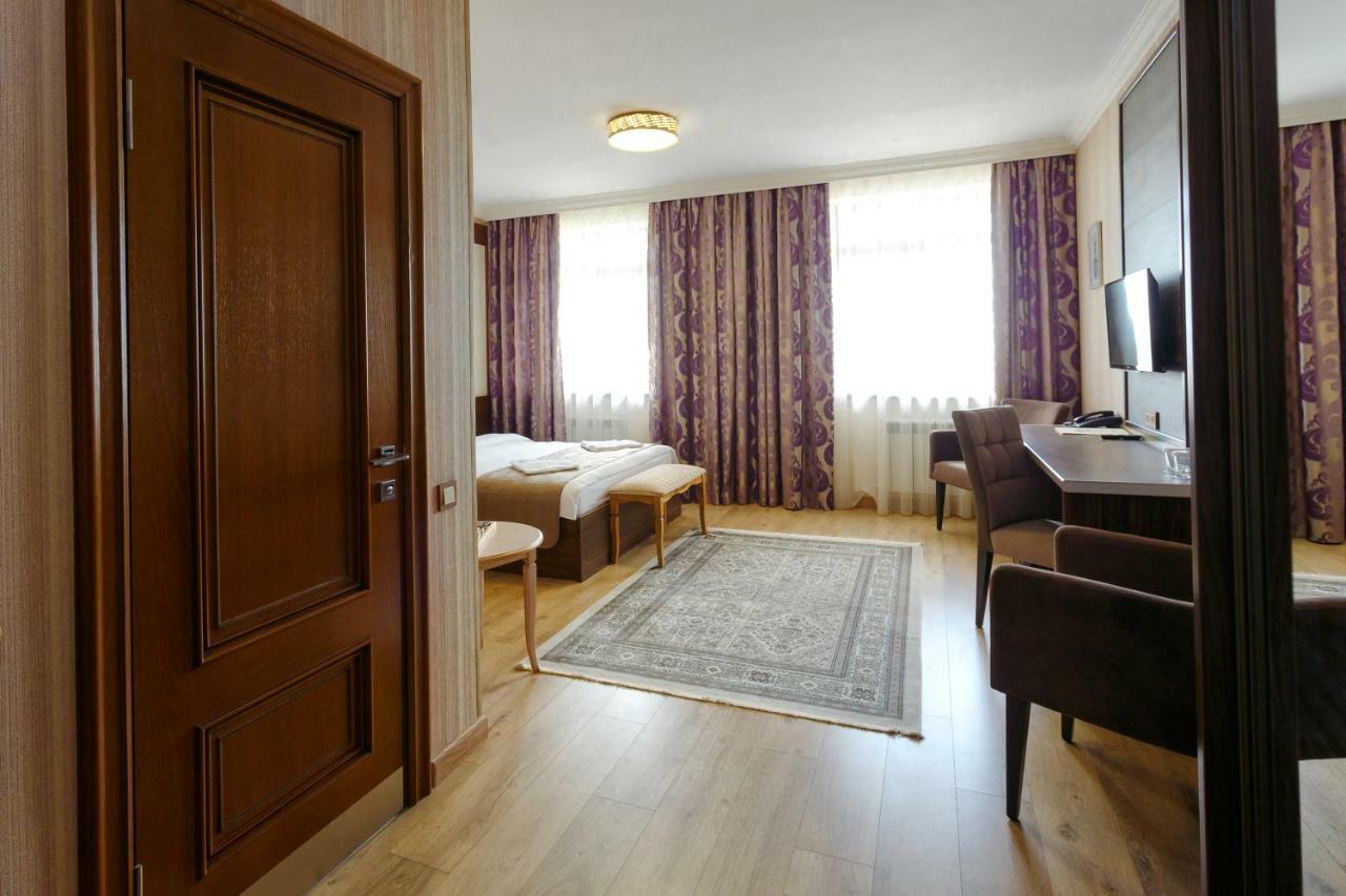 Sacvoyage Hotel Alma-Ata Buitenkant foto