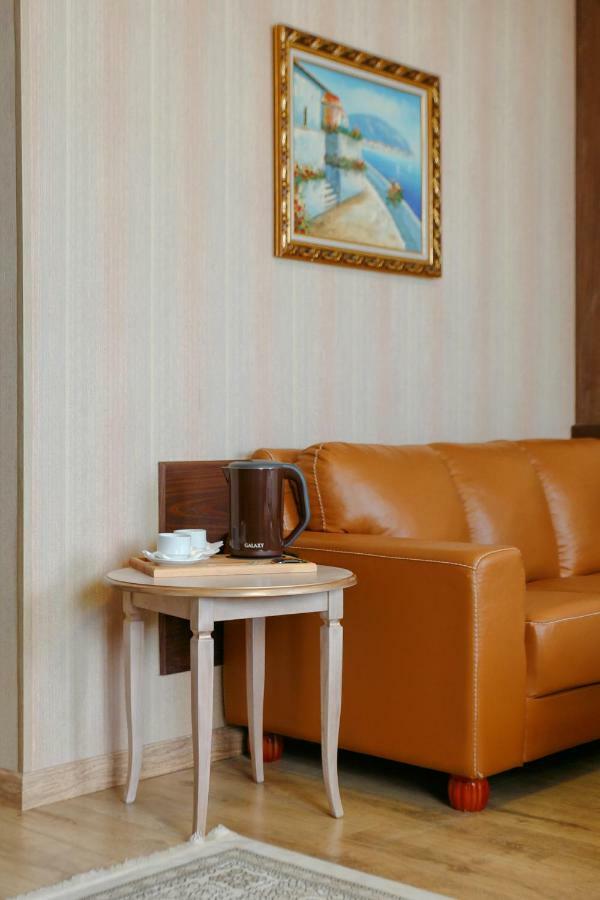 Sacvoyage Hotel Alma-Ata Buitenkant foto